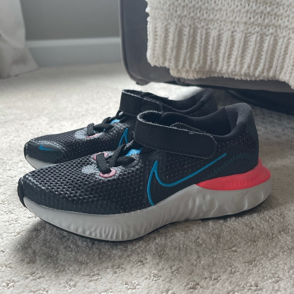 Nike little kids shoe